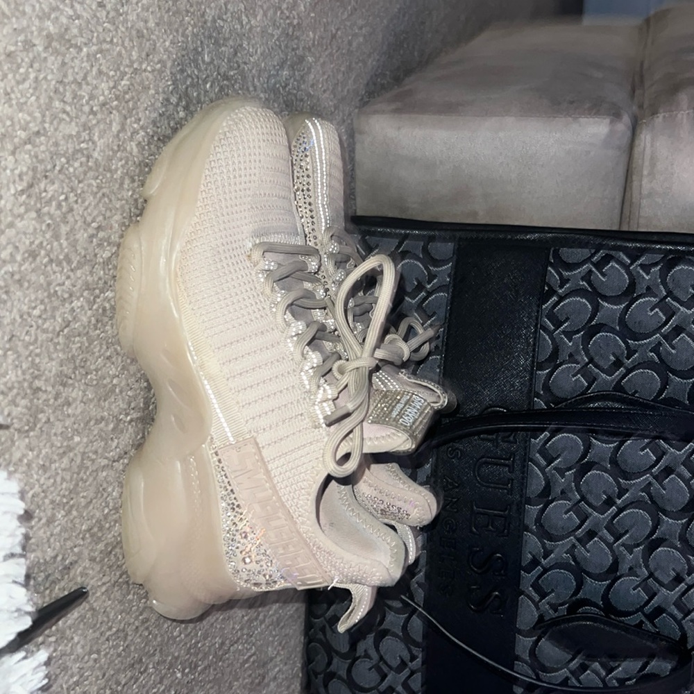 Steve Madden 7 1/2 woman’s tennis shoe